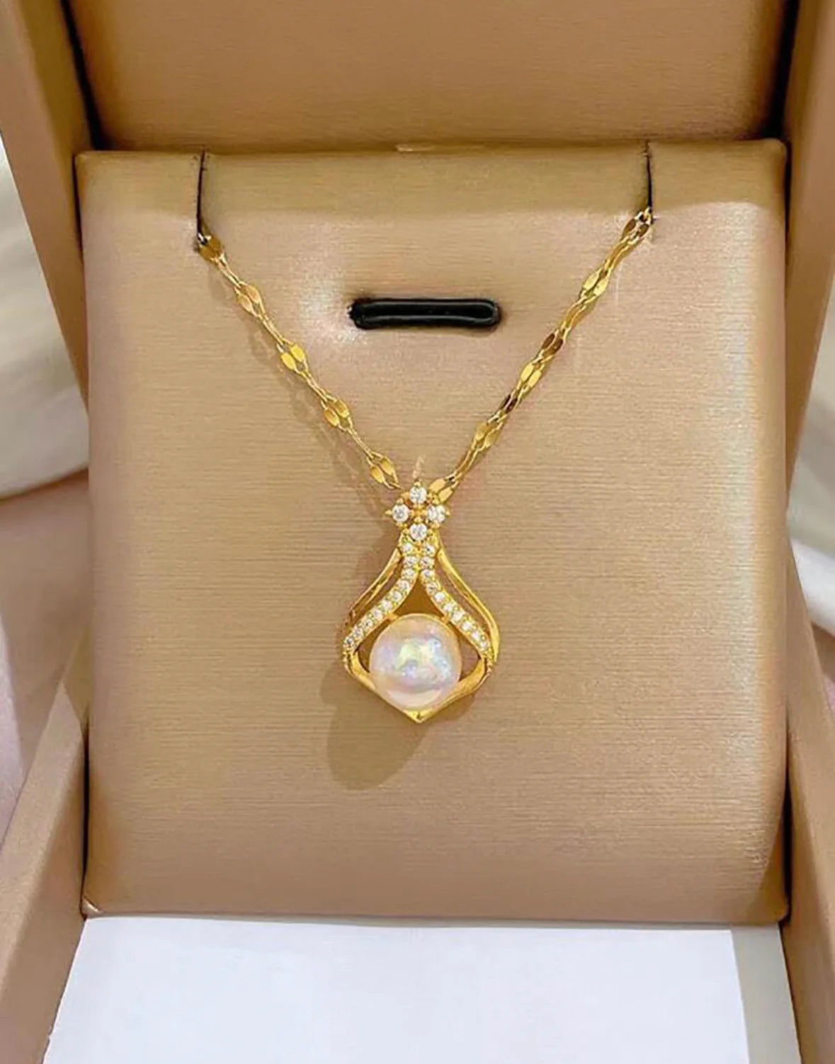 Water Drop White Pearl Pendant Necklace For Women